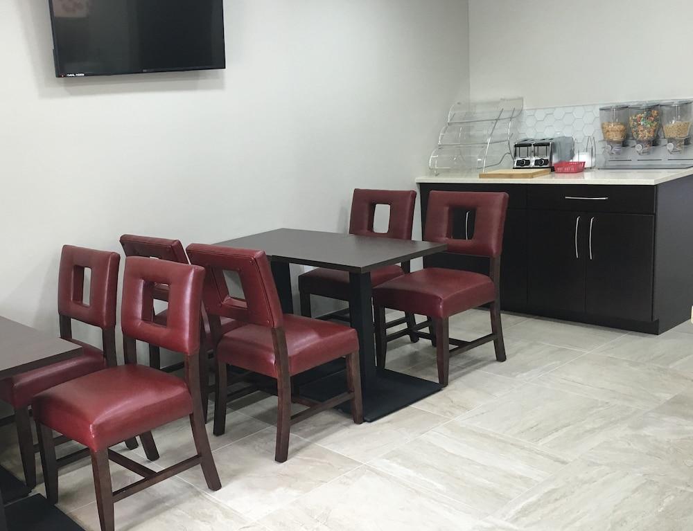 Red Roof Inn Plus+ Birmingham East - Irondale/Airport Bagian luar foto