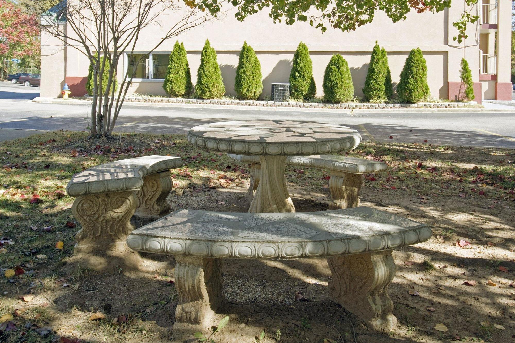 Red Roof Inn Plus+ Birmingham East - Irondale/Airport Bagian luar foto