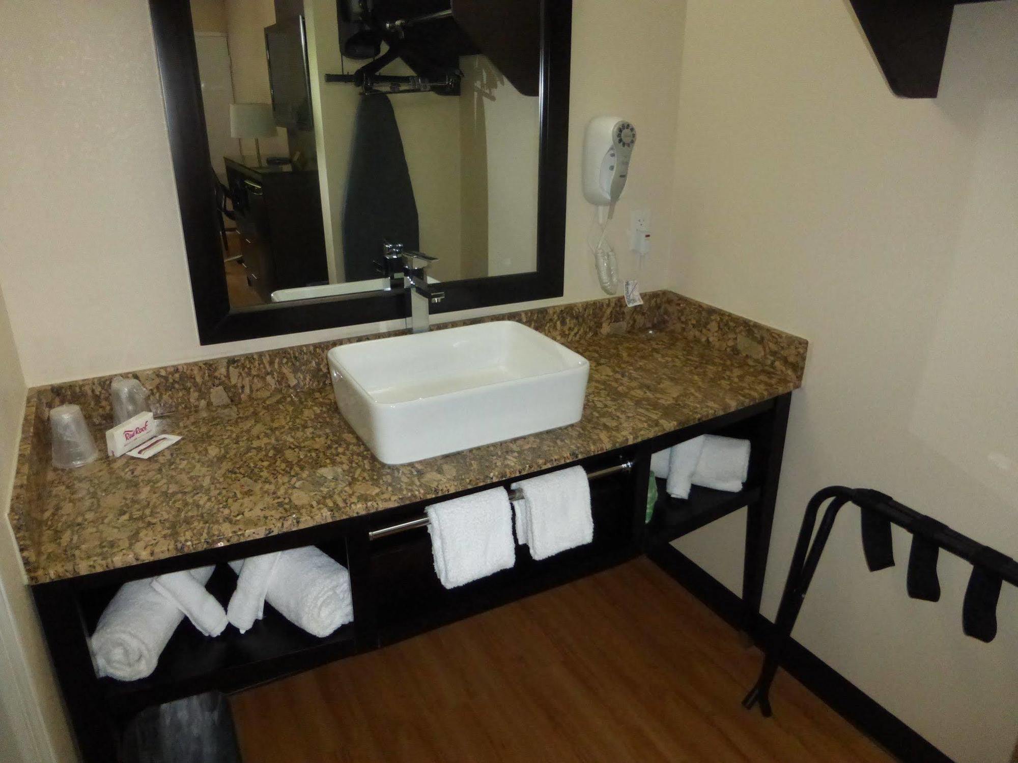 Red Roof Inn Plus+ Birmingham East - Irondale/Airport Bagian luar foto