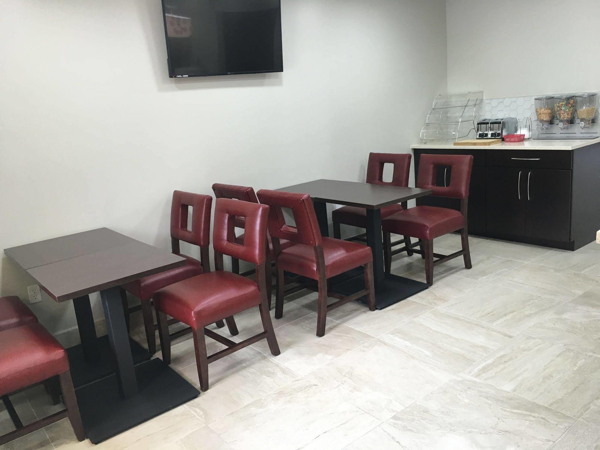 Red Roof Inn Plus+ Birmingham East - Irondale/Airport Bagian luar foto